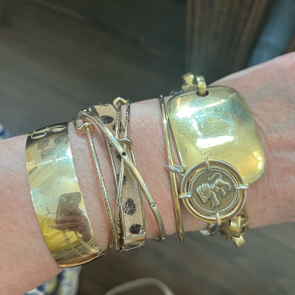 ELIZABETH TAYLOR.  Bracelet.  So cool.  Coin